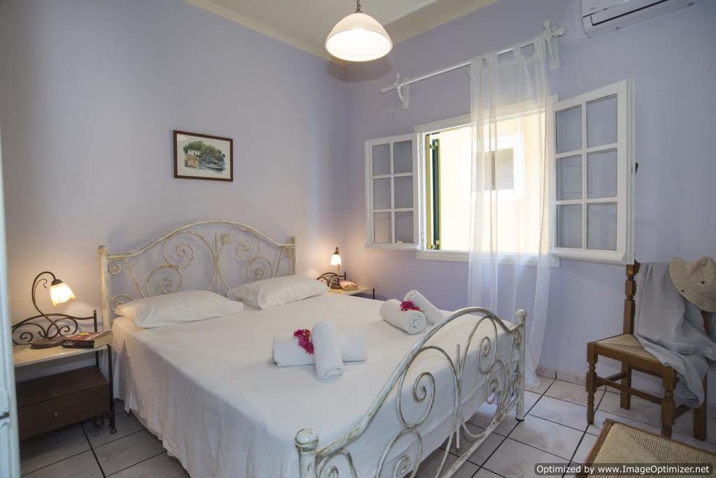 Christos Apartments & Studios Paxos Екстериор снимка