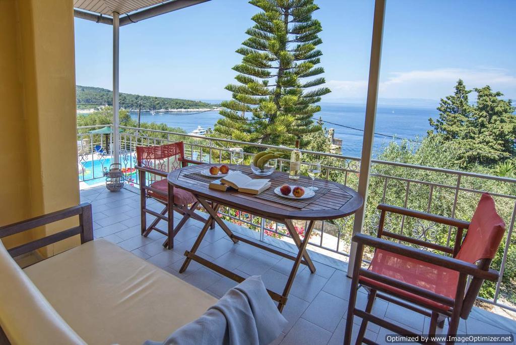 Christos Apartments & Studios Paxos Екстериор снимка