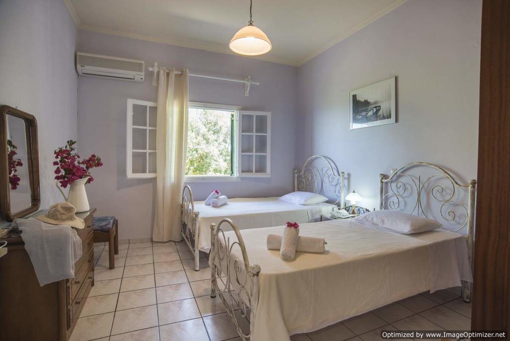 Christos Apartments & Studios Paxos Екстериор снимка