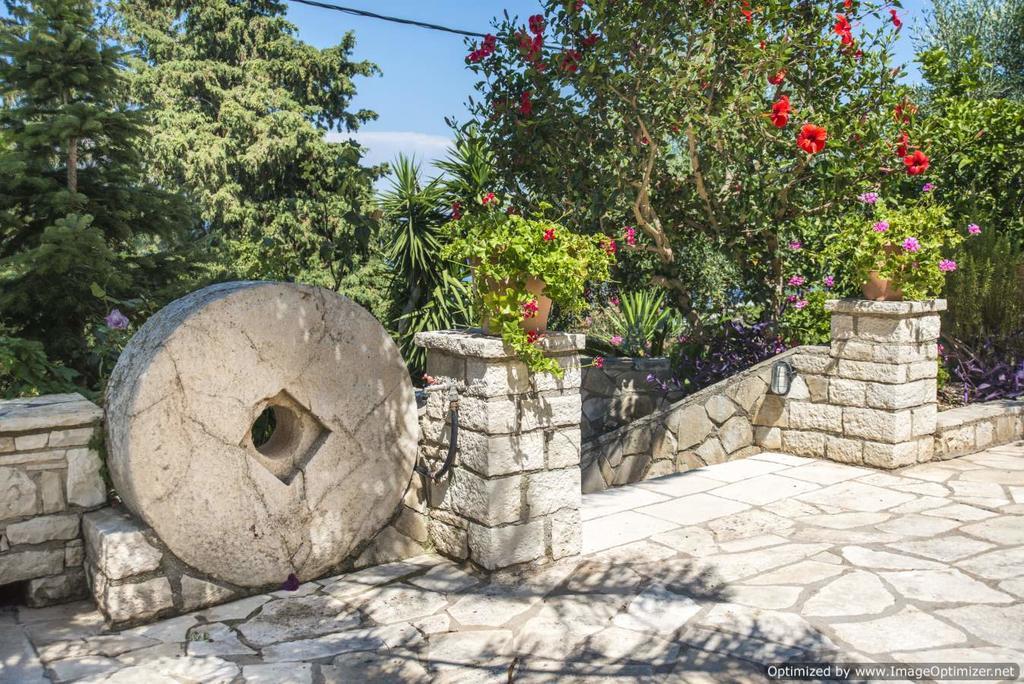 Christos Apartments & Studios Paxos Екстериор снимка