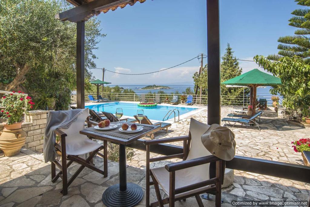 Christos Apartments & Studios Paxos Екстериор снимка